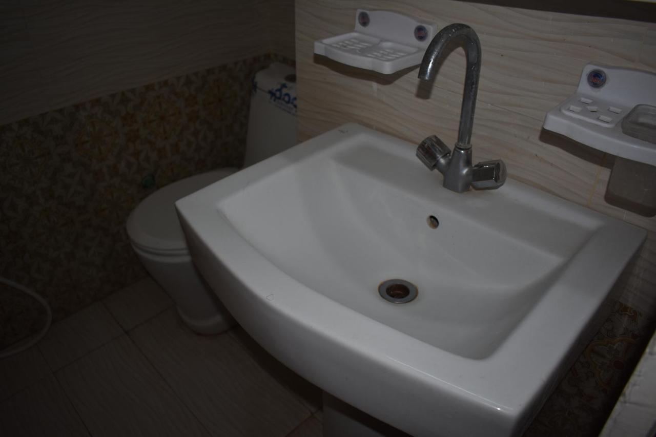 Hotel Kashmir Inn Равалпинди Екстериор снимка